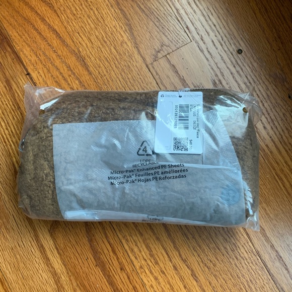 Lululemon Everywhere Fleece Belt Bag - Picture 6 of 6